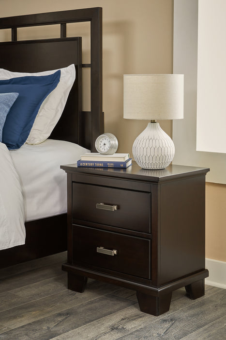 Covetown Queen Panel Bed with Mirrored Dresser, Chest and Nightstand