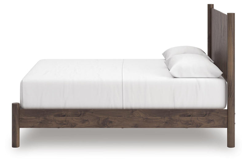 Pamytta Queen Panel Platform Bed, Dresser and Mirror